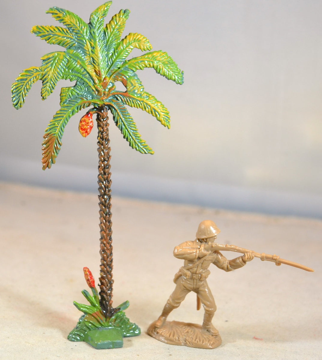 Hornung Art Metal Palm Tree with Fruit – MicShaun's Closet