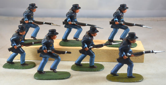 Armies in Plastic Painted Union Iron Brigade Infantry Advancing 7 Piece Set
