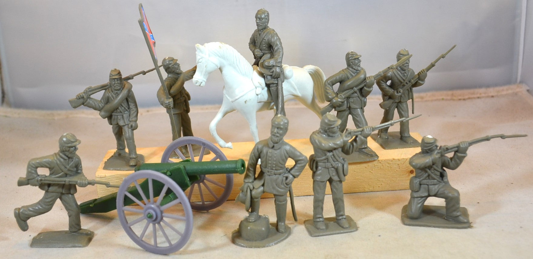 3D Printable 10-15mm Union Artillery Crew in Greatcoats UA-40 3D Printable 10-15mm Union Artillery Crew in Greatcoats UA-40