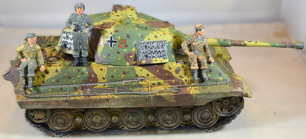 BMC Painted WWII German King Tiger Tank with 3 Figures