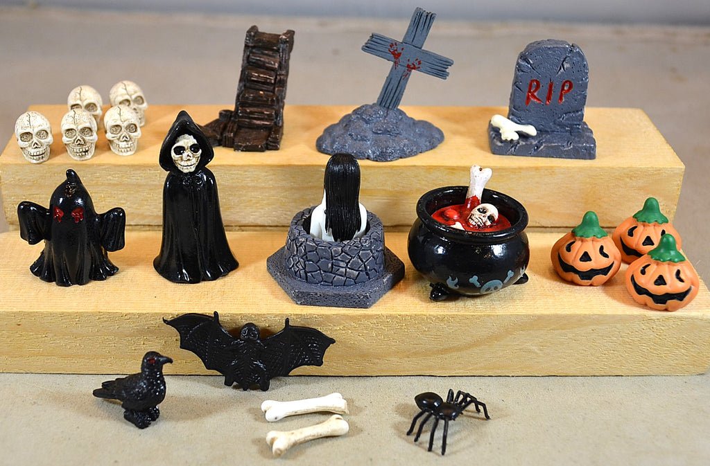 Halloween 21 Piece Cemetery Headstones Ghouls Skulls Pumpkins Set