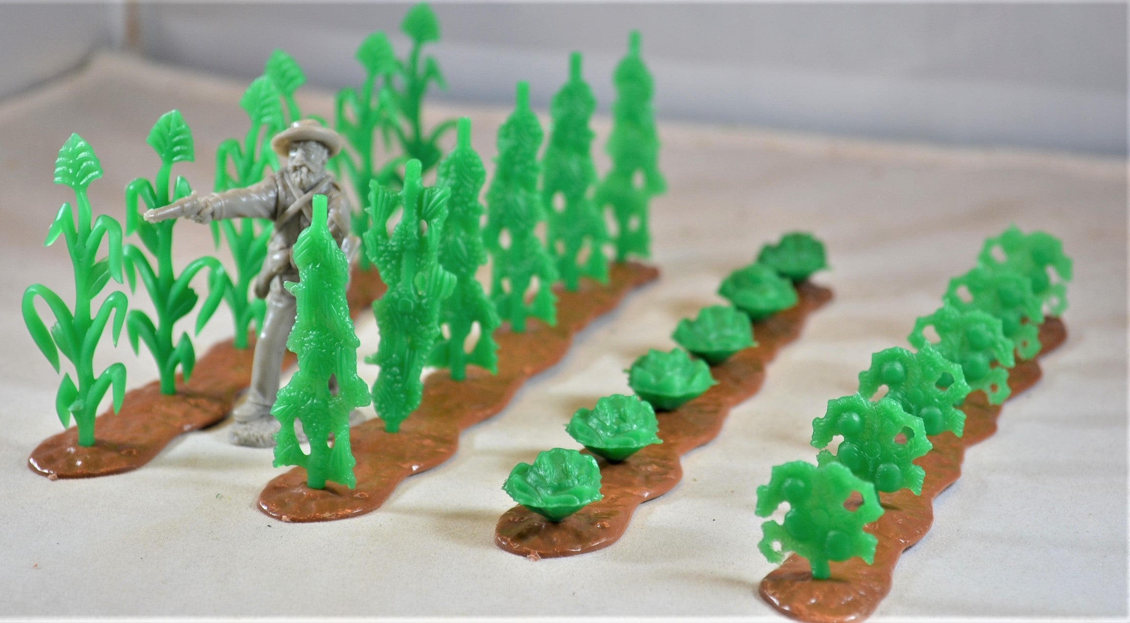 BMC Classic Marx Farm Crop Rows – 12pc Plastic Corn & Vegetable Field Playset, USA Made Toy