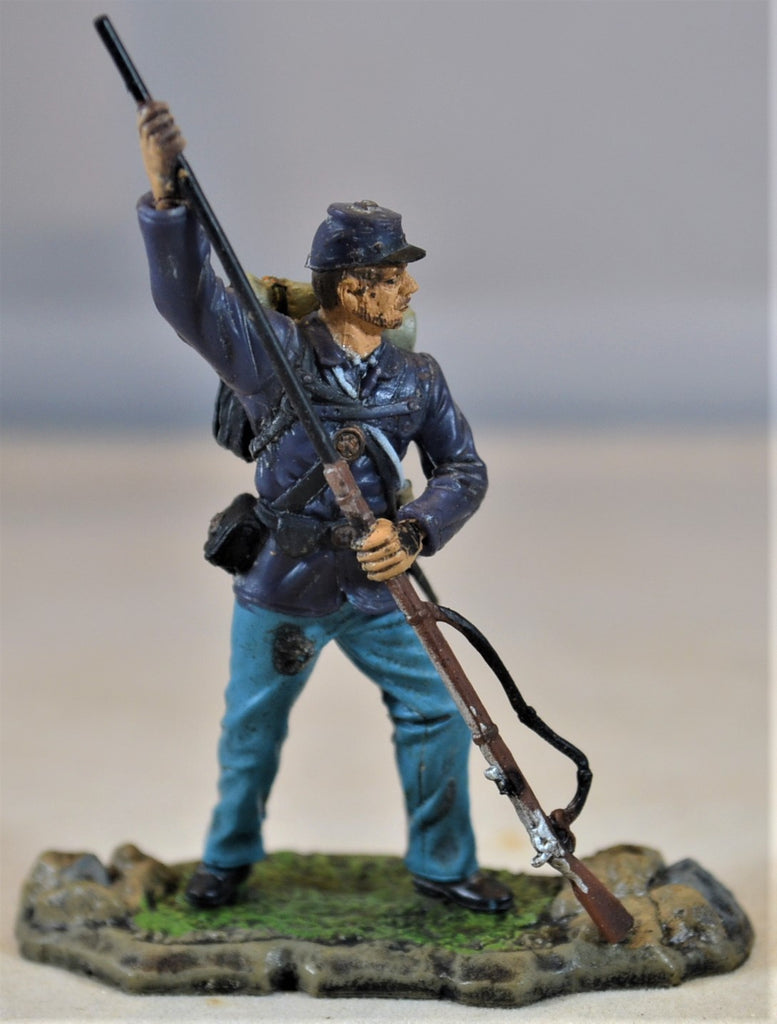 Forces of Valor Painted Civil War Union Standing Loading Figure from Action Sets